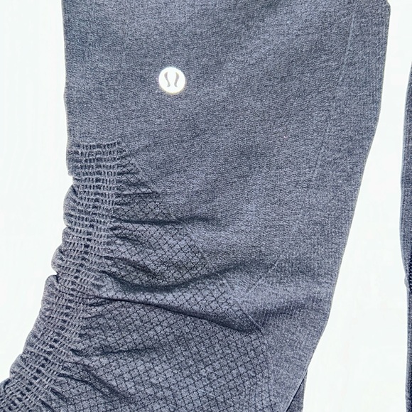 EUC Lululemon In The Flow Crop II Size 4 - Picture 6 of 7